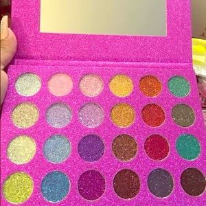 Boss bitch #glitterforbeeakfast